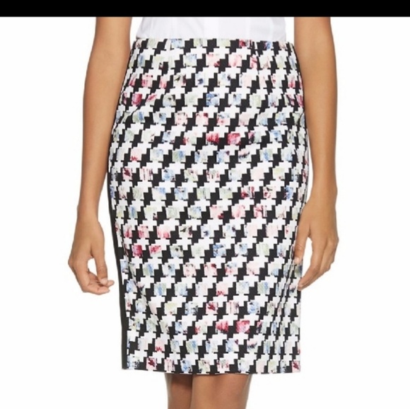 White House Black Market Dresses & Skirts - 🌸 WHBM Multi-colored Houndstooth Pencil Skirt 🌸